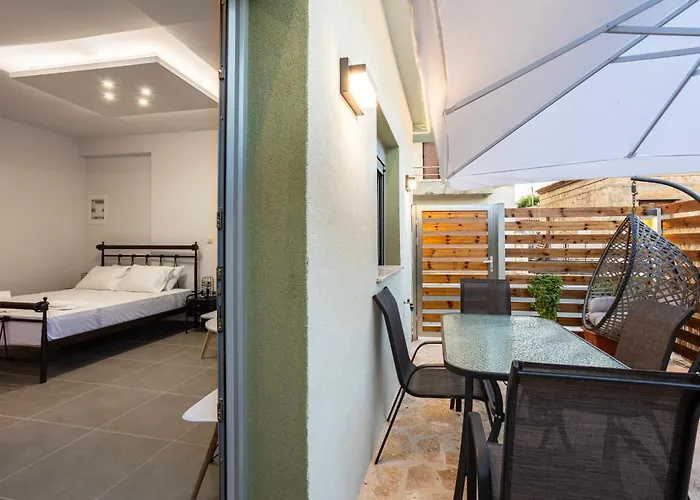 Filiatras Welcoming Hideaway - A Cozy Urban Escape