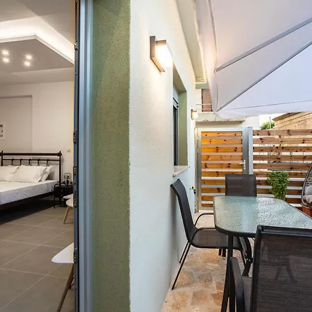 Filiatras Welcoming Hideaway - A Cozy Urban Escape