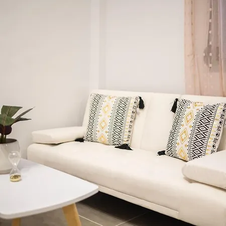 Filiatras Welcoming Hideaway - A Cozy Urban Escape Apartment *