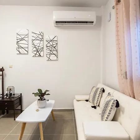 Filiatras Welcoming Hideaway - A Cozy Urban Escape *