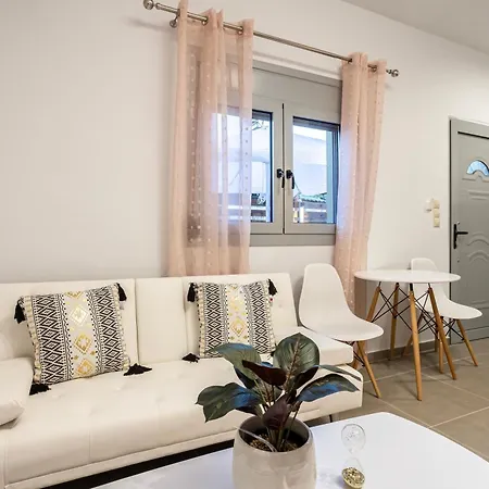 Filiatras Welcoming Hideaway - A Cozy Urban Escape