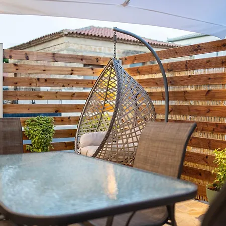 Filiatras Welcoming Hideaway - A Cozy Urban Escape Apartment