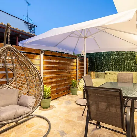 Apartment Filiatras Welcoming Hideaway - A Cozy Urban Escape *