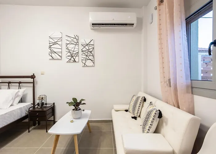 Filiatras Welcoming Hideaway - A Cozy Urban Escape *