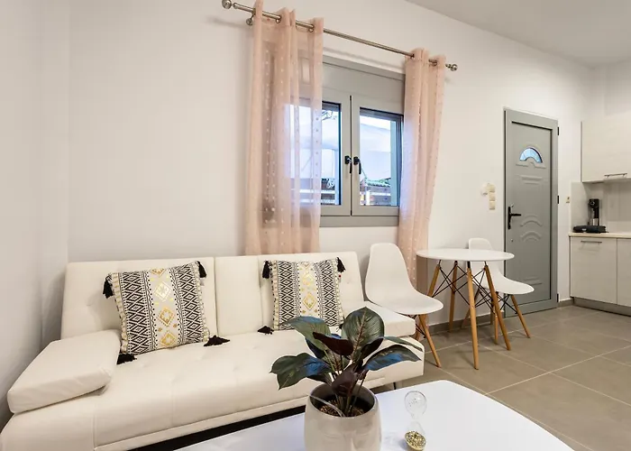 Filiatras Welcoming Hideaway - A Cozy Urban Escape